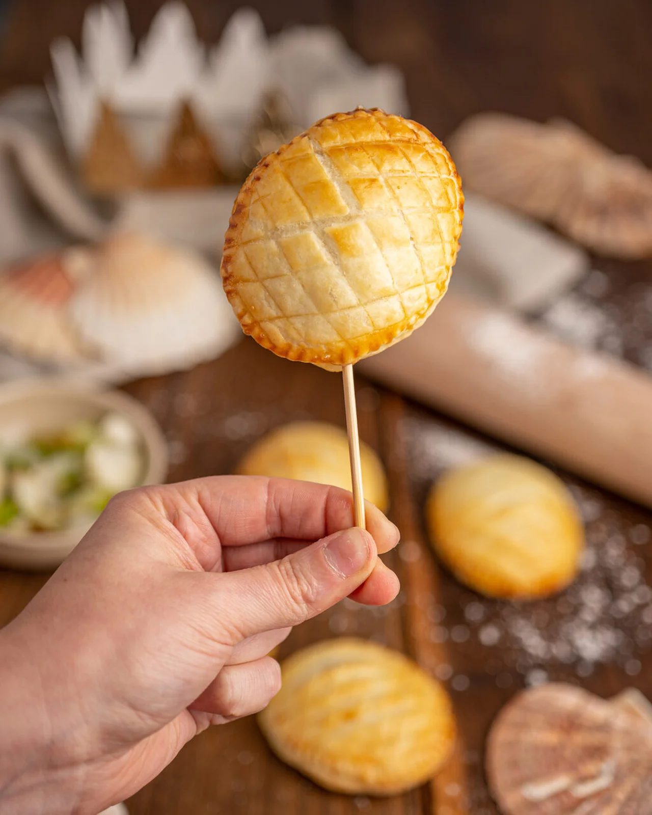 Mini galette des rois Saint-Jacques et fondue de poireaux