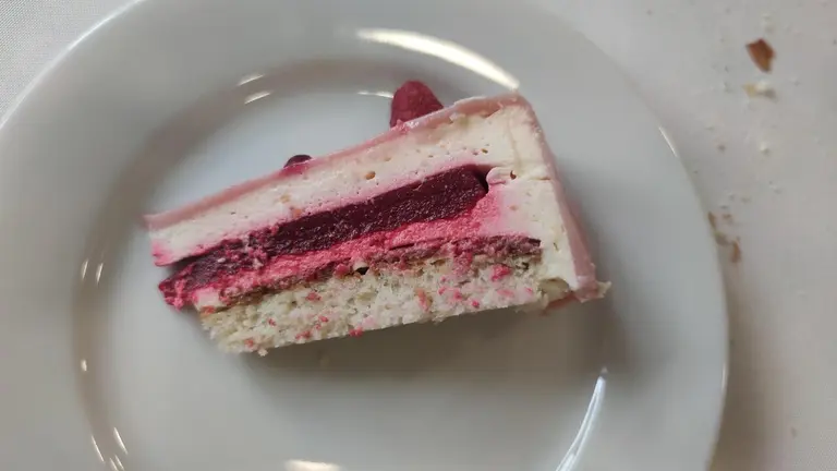 Entremets citron, framboise et bergamote