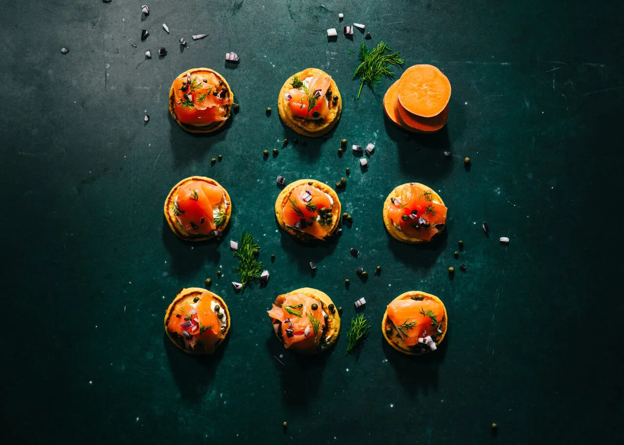 Blinis de patate douce au saumon fumé
