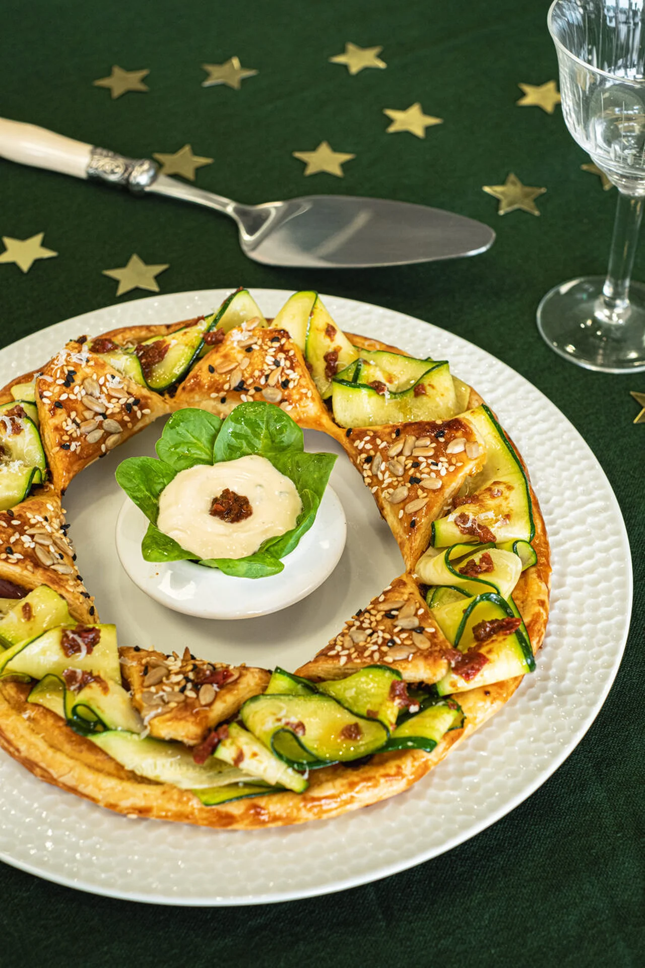 Couronne feuilletée aux courgettes marinées