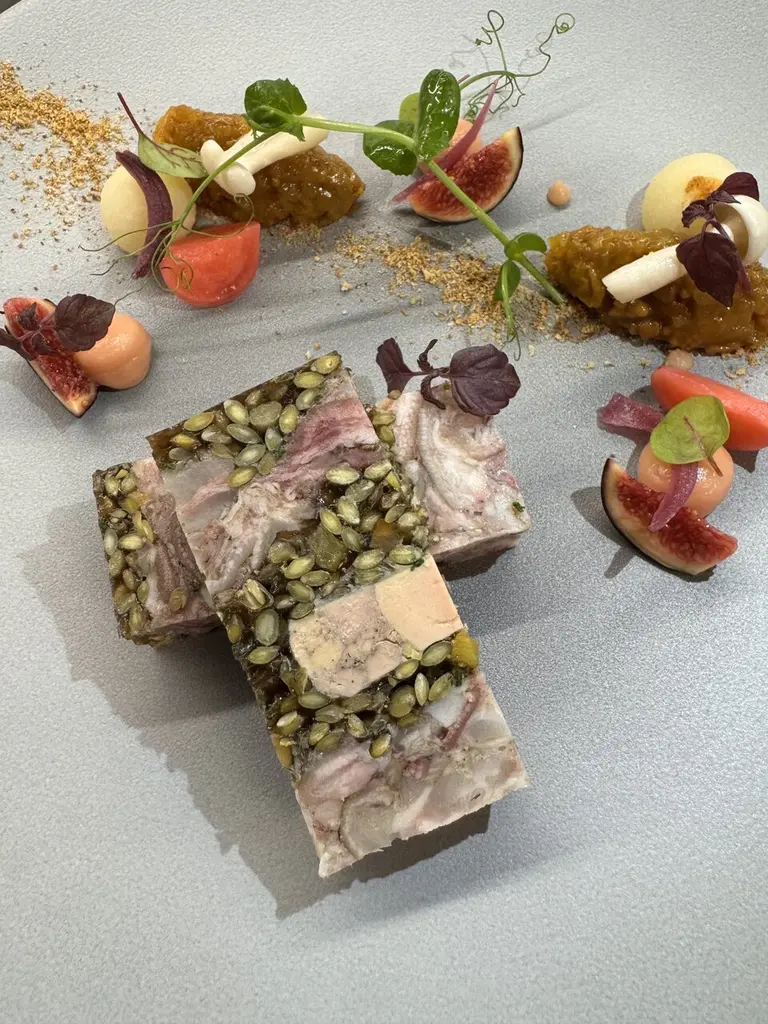 Terrine de pieds de porc et lentilles au foie gras