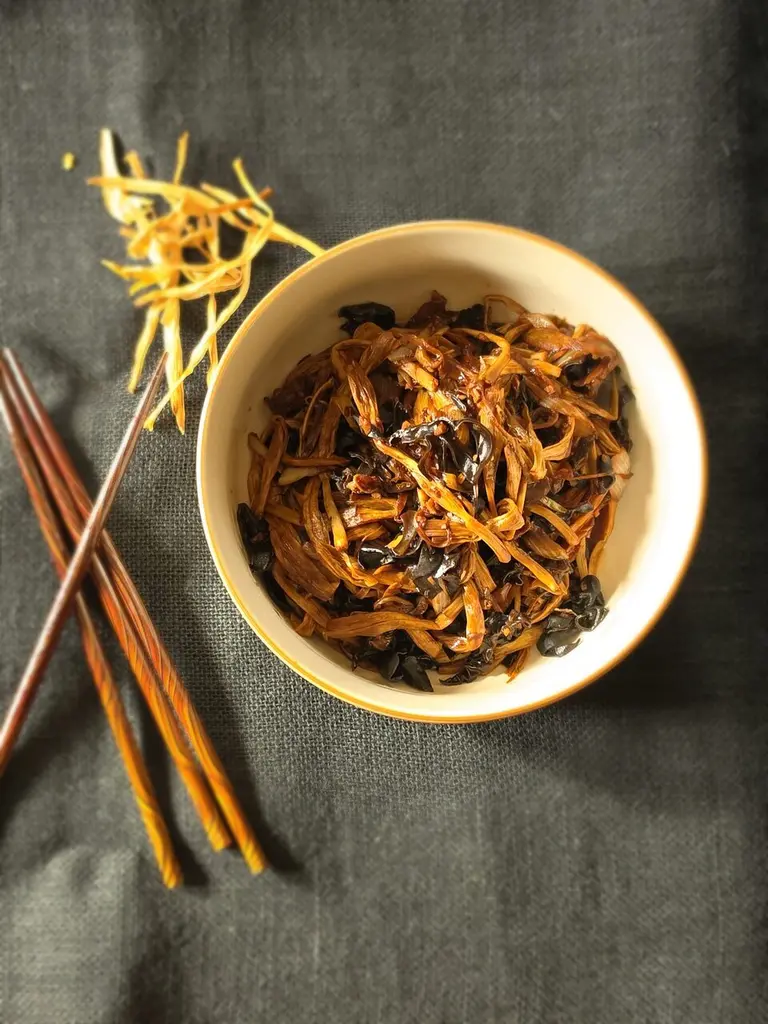 Sauté chinois aux lys séchés