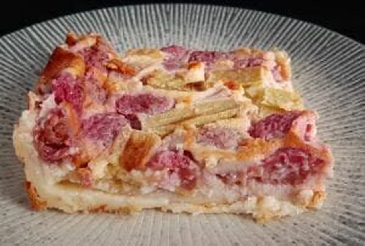 Clafoutis moelleux rhubarbe et framboises