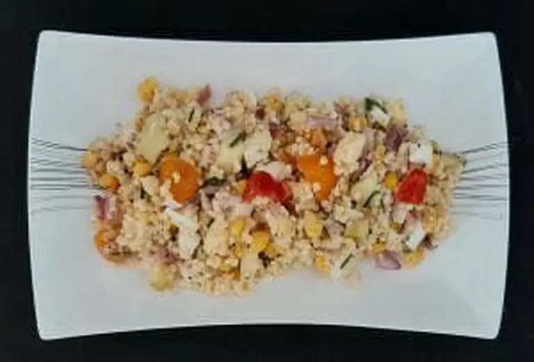 Salade de perles de blé, maïs, feta et pomme