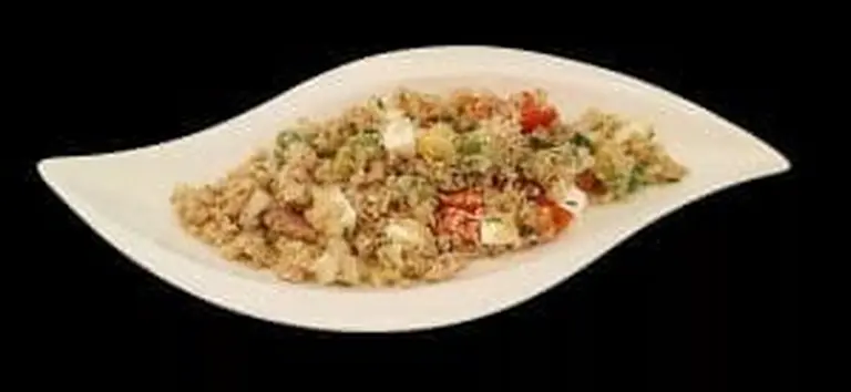 Salade quinoa avec feta, thon et avocat