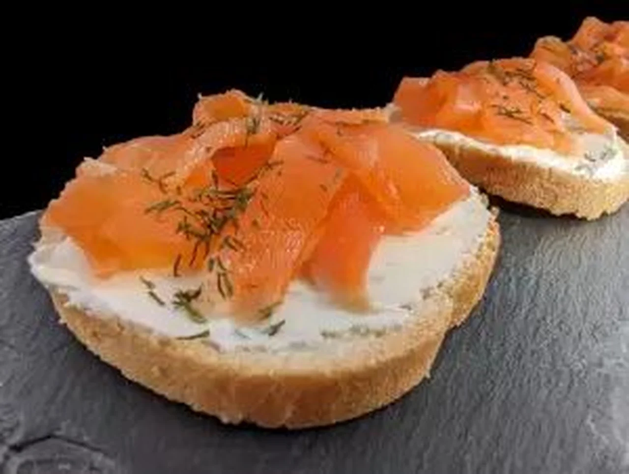 Toast à la truite fumée et fromage Philadelphia