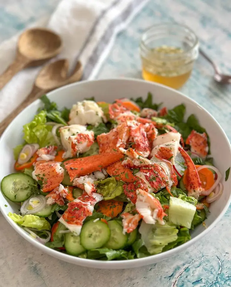 Salade au homard de style asiatique