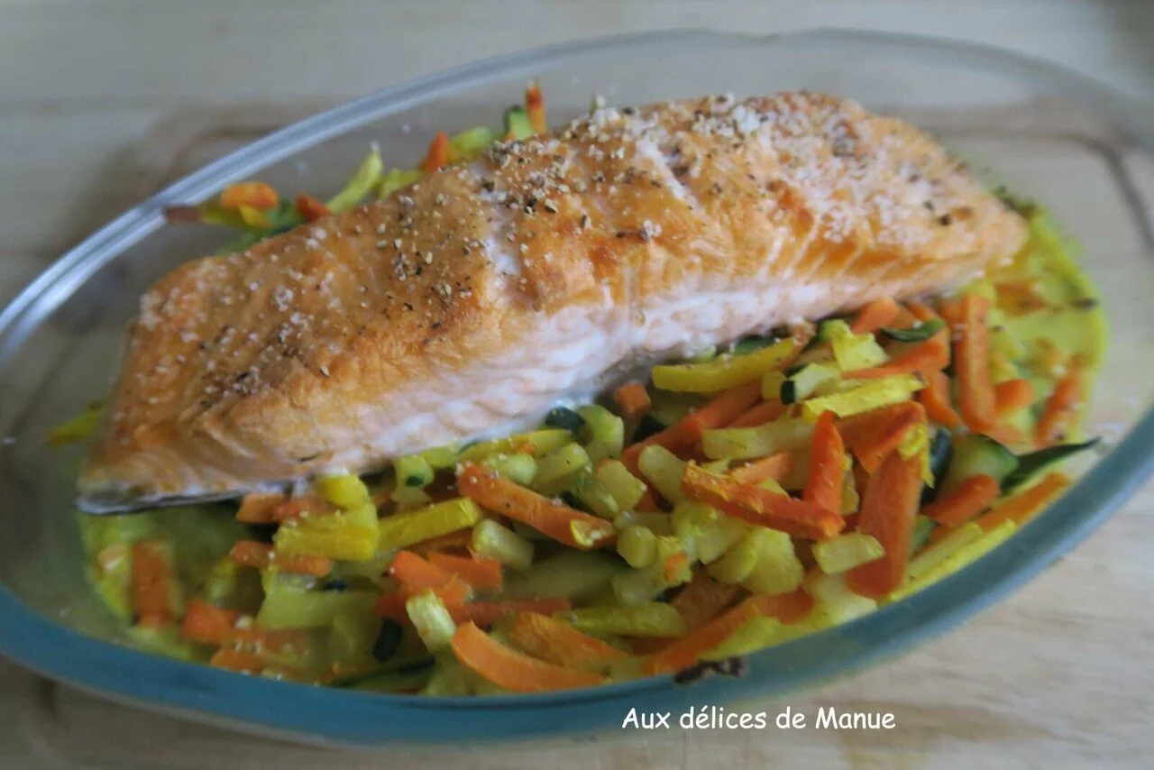 Pavé de saumon sur julienne de légumes au curry