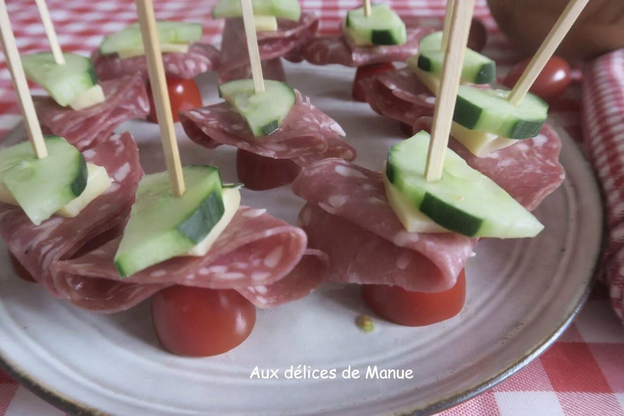 Pics apéritifs rosette, tomate cerise et comté