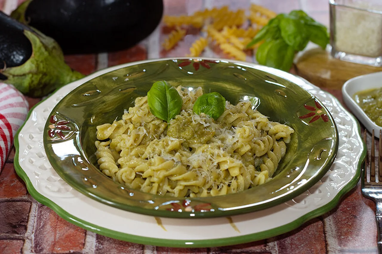 Fusilli à la sauce aux aubergines et basilic
