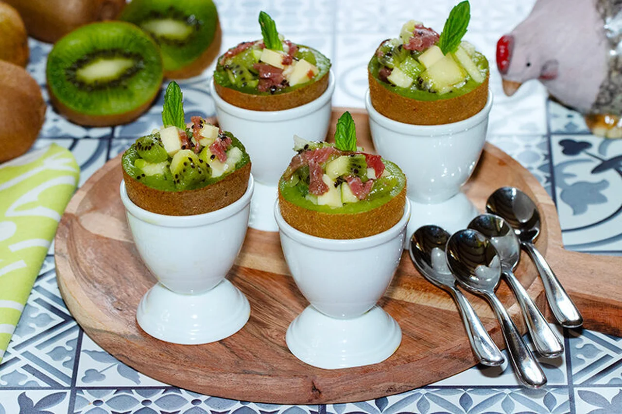 Kiwis farcis au magret fumé, pomme et comté
