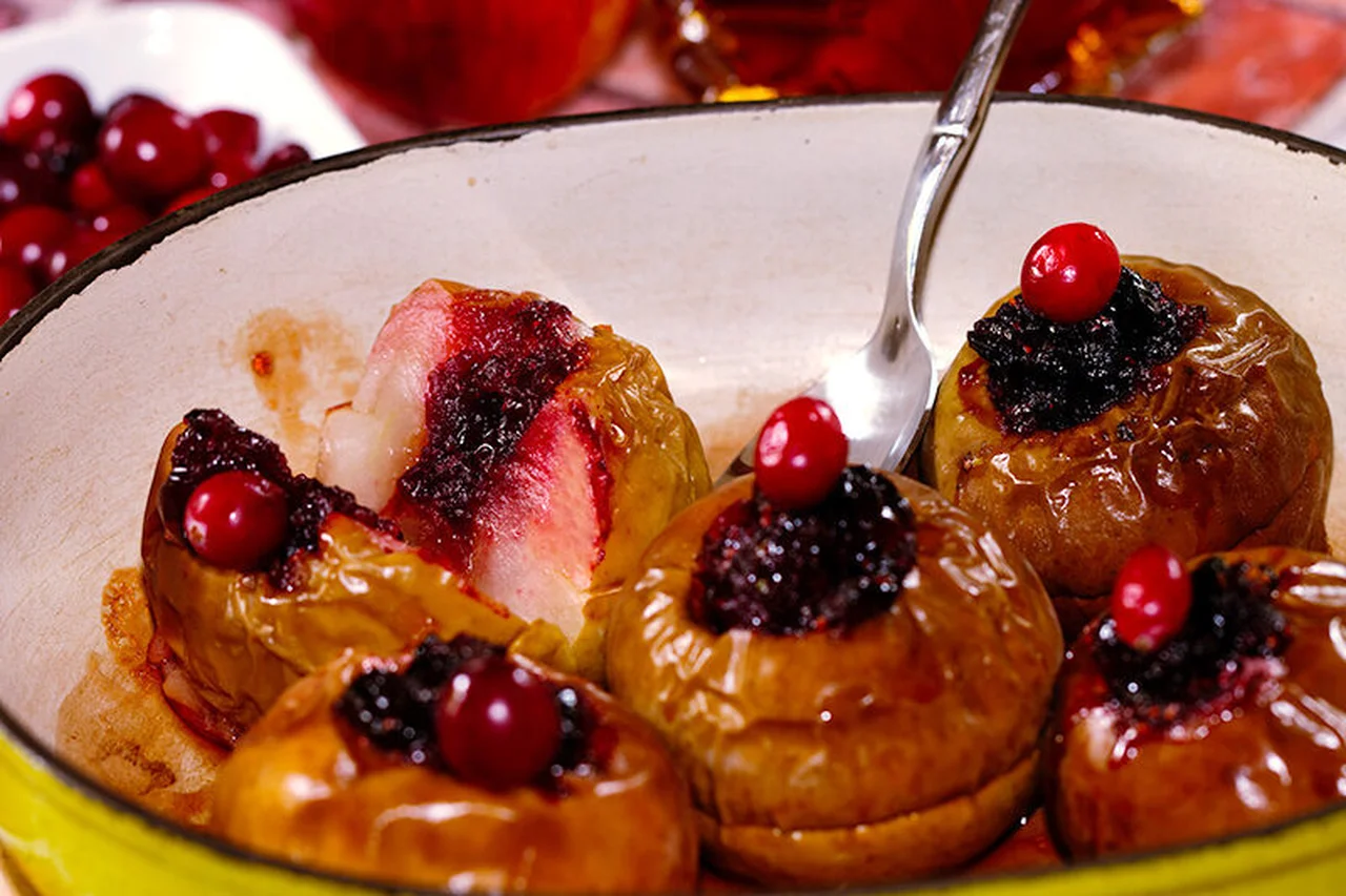 Pommes au four, canneberges et sirop d'érable