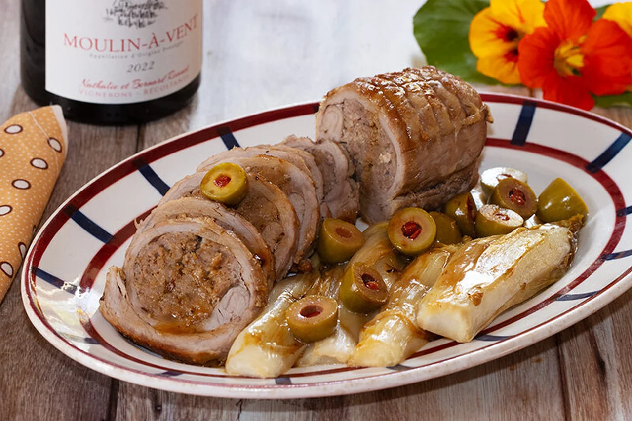 Rôti de veau farci aux olives, endives braisées