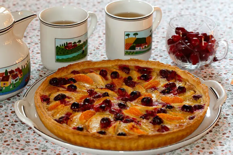 Tarte pommes, canneberges, épices à pain d'épices