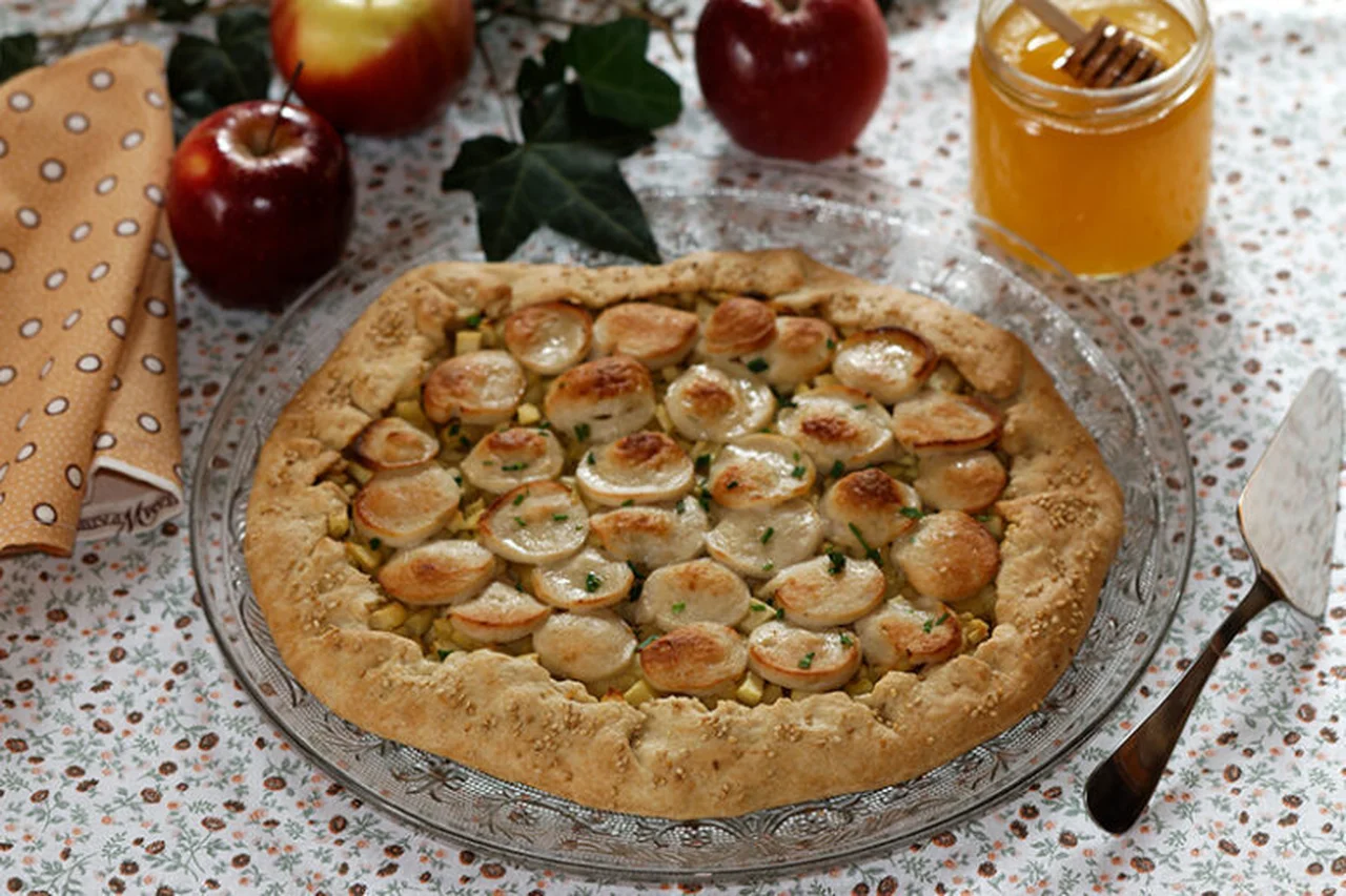 Tarte rustique aux pommes, boudin blanc et miel