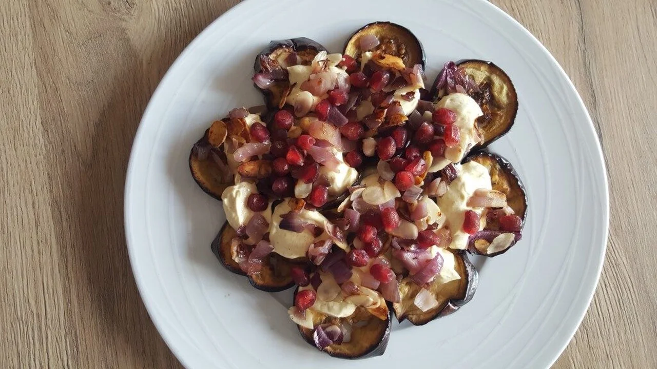 Aubergines au yaourt, curry et grenade