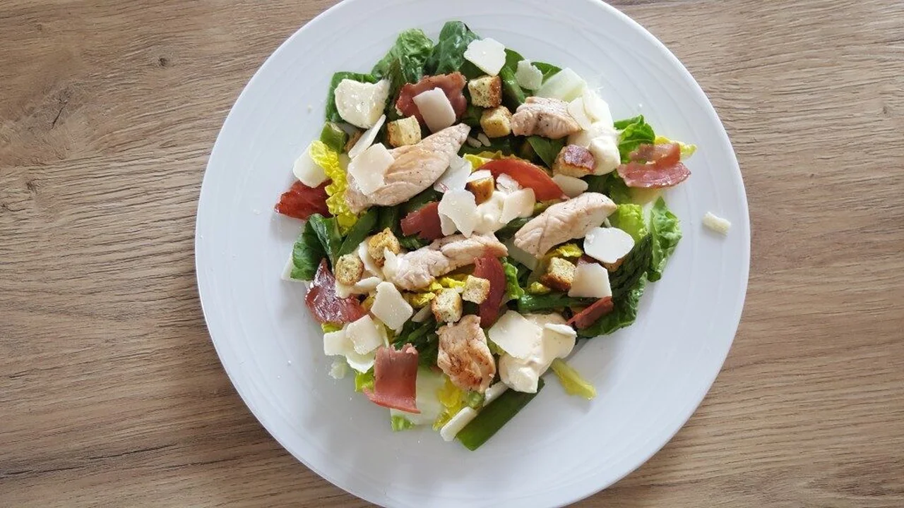 Salade aux asperges type César