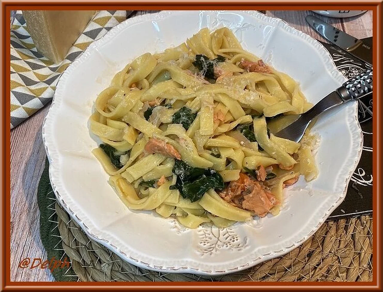 One pot pasta tagliatelles, saumon fumé et épinards
