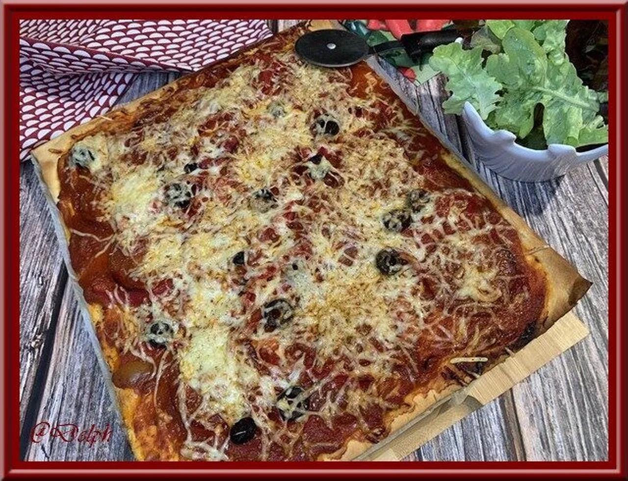 Pizza aux poivrons marinés et chorizo