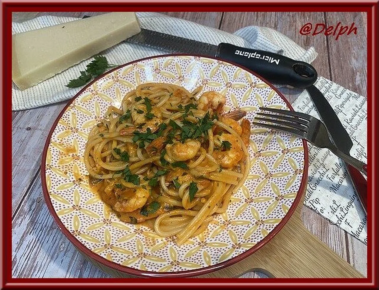 Spaghetti aux crevettes et sauce tomate