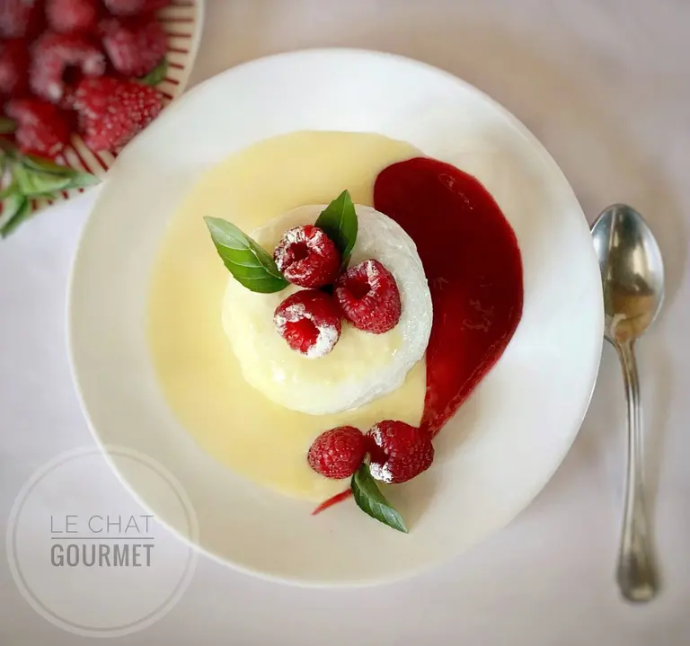 Blanc-manger vanillé aux framboises