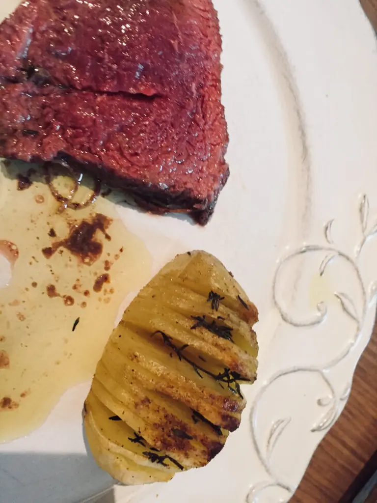 Rôti de boeuf, pomme de terre Hasselback