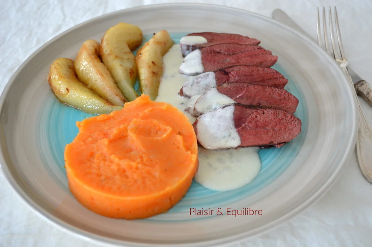 Canard aux poires, sauce 4 épices et bleu de brebis