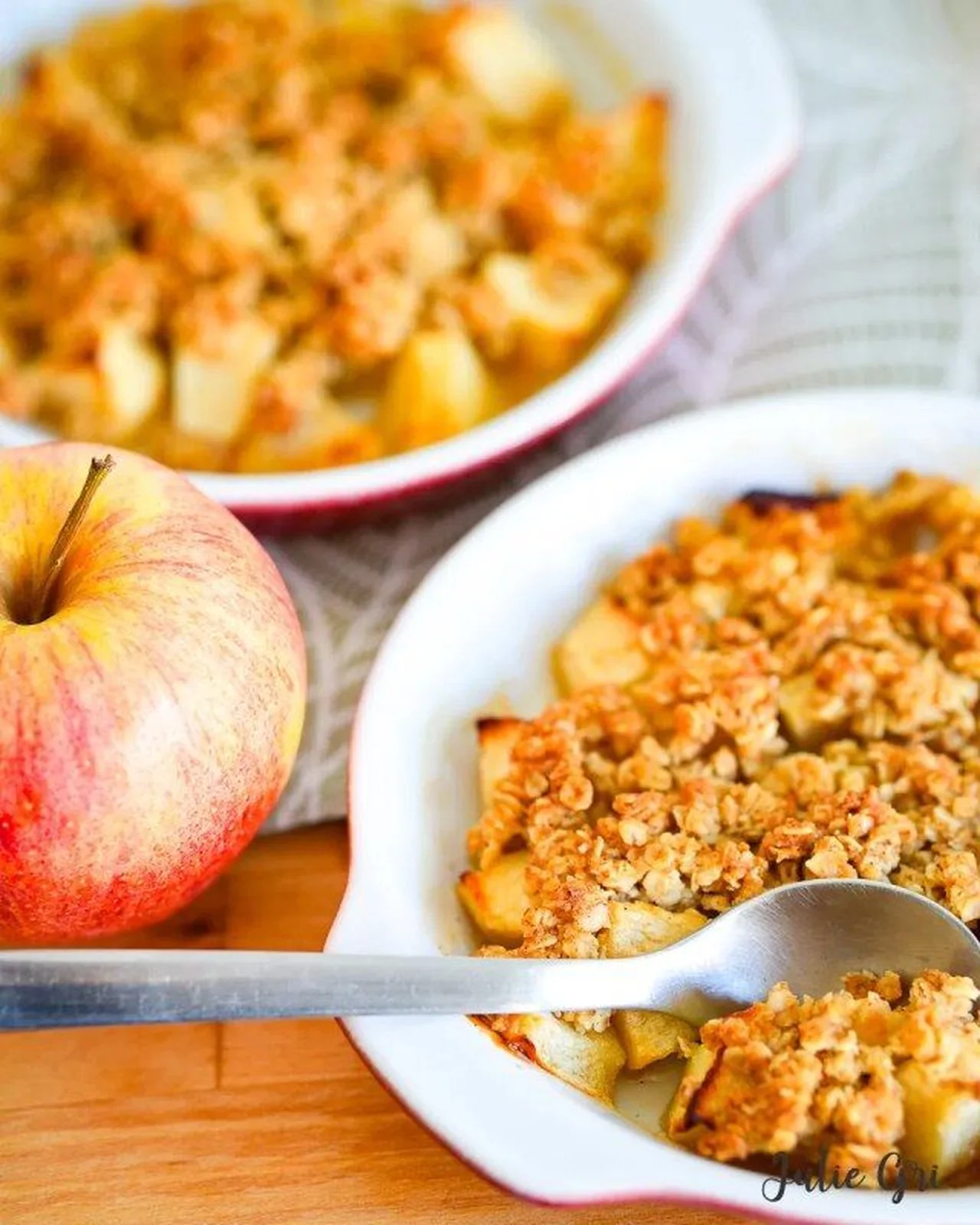 Crumble aux pommes fondant et croustillant