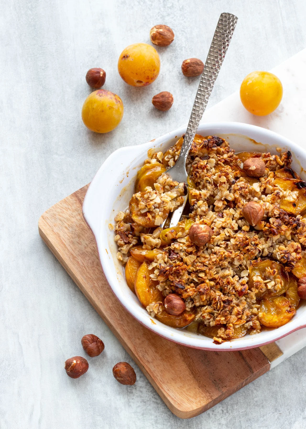 Crumble mirabelle aux flocons d'avoine et noisettes