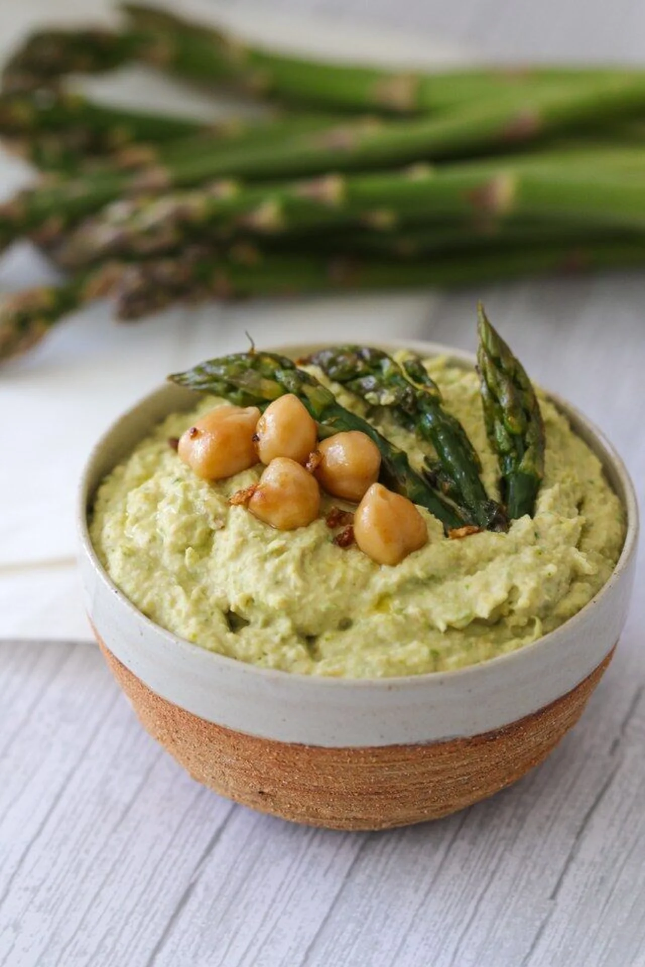 Houmous d'asperges vertes grillées