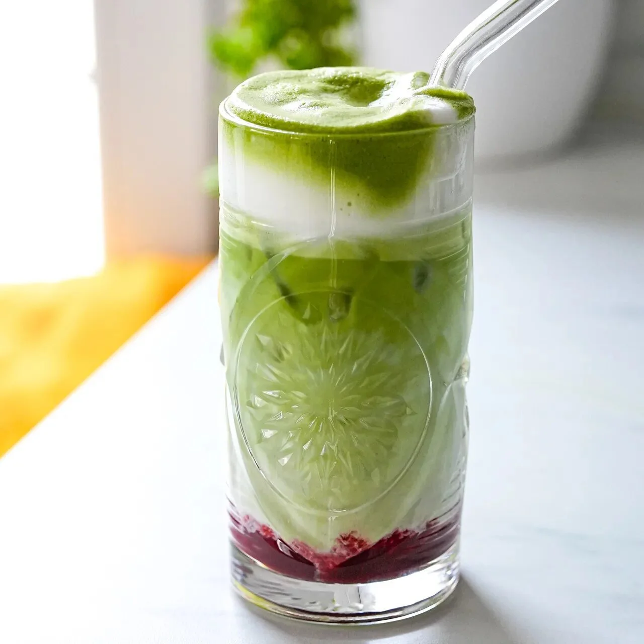 Matcha latte aux fruits rouges