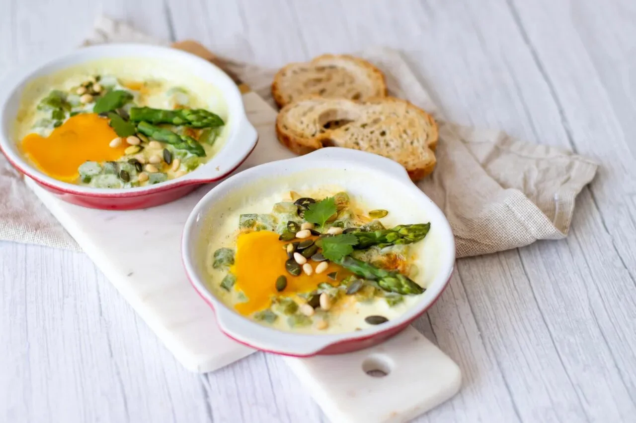 Oeufs cocottes aux asperges vertes