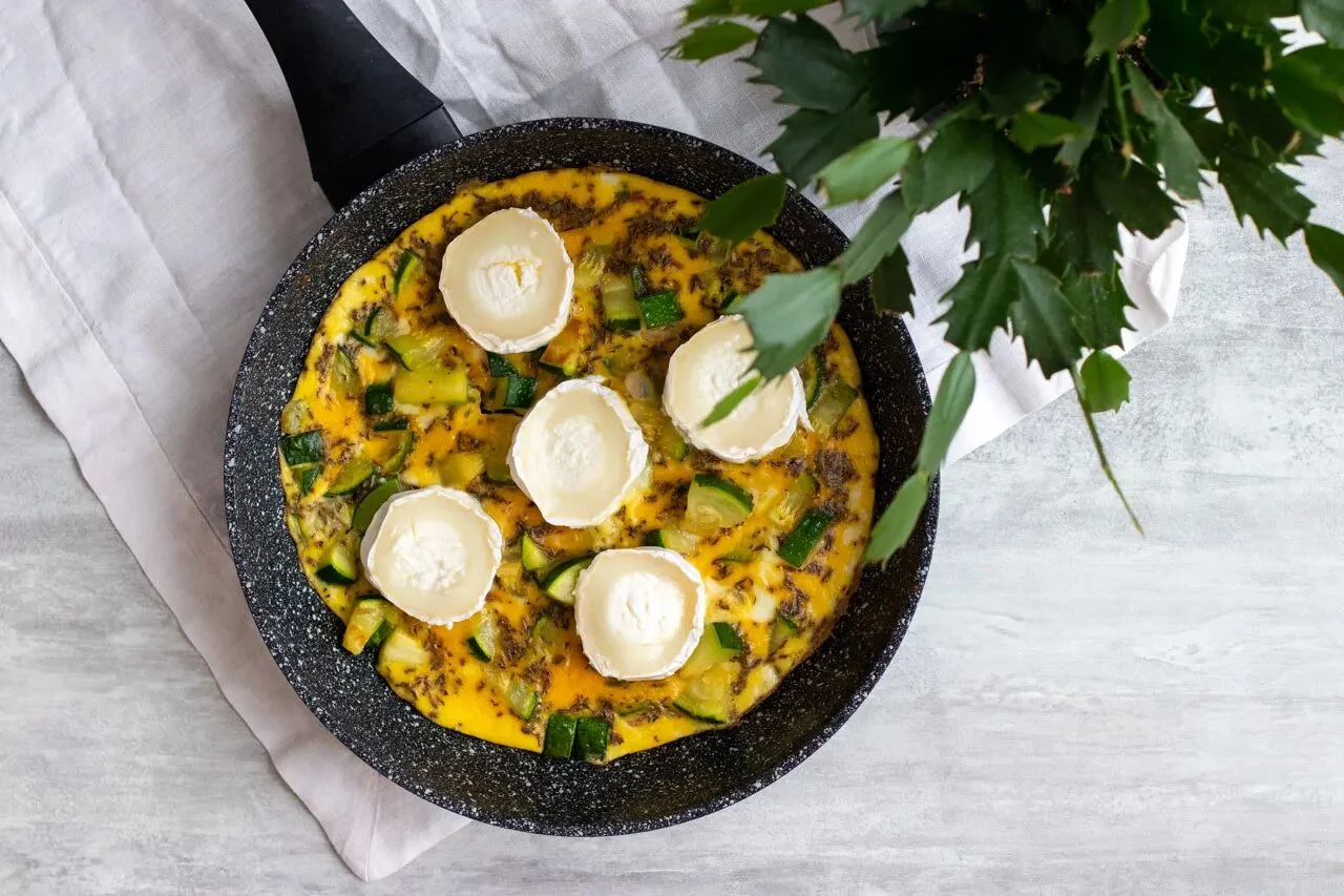 Omelette aux courgettes et fromage de chèvre