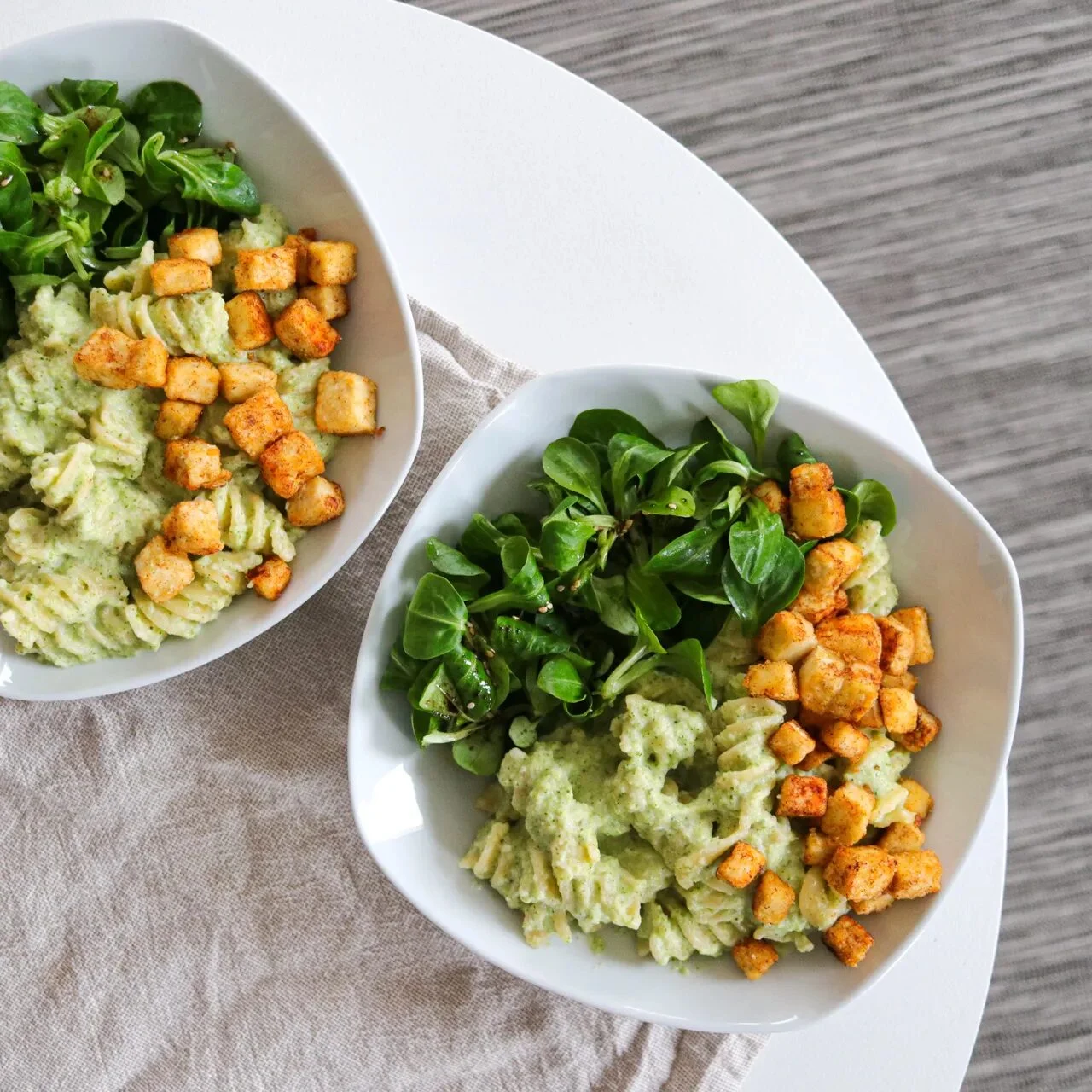 Pâtes à la crème de brocoli et tofu snacké
