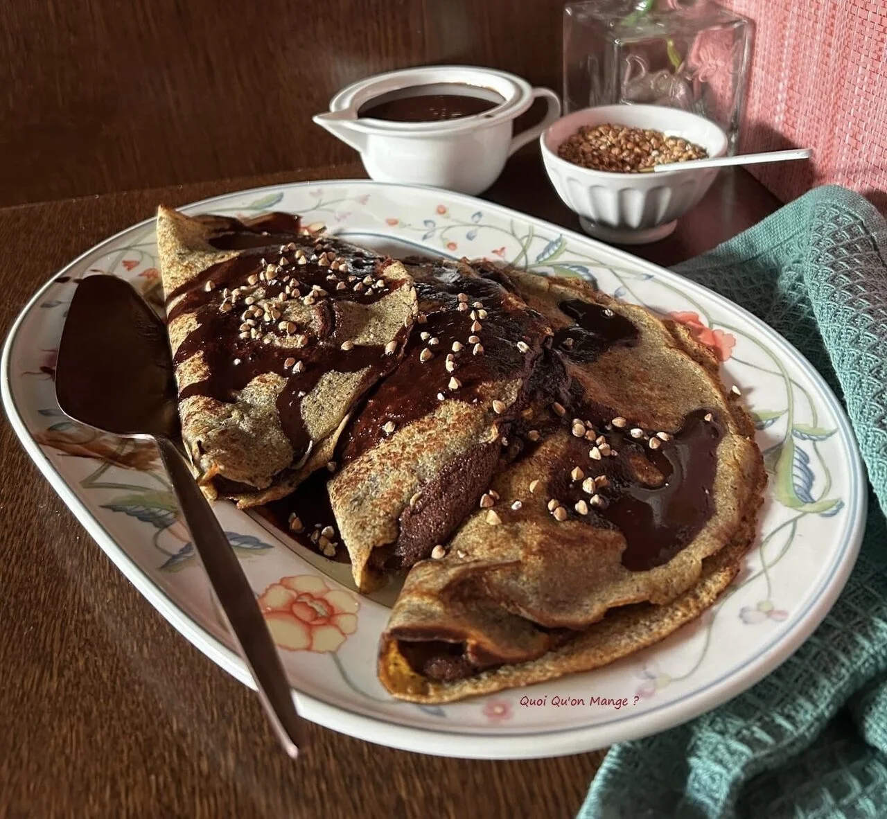 Crêpes sarrasin soufflées, sauce chocolat