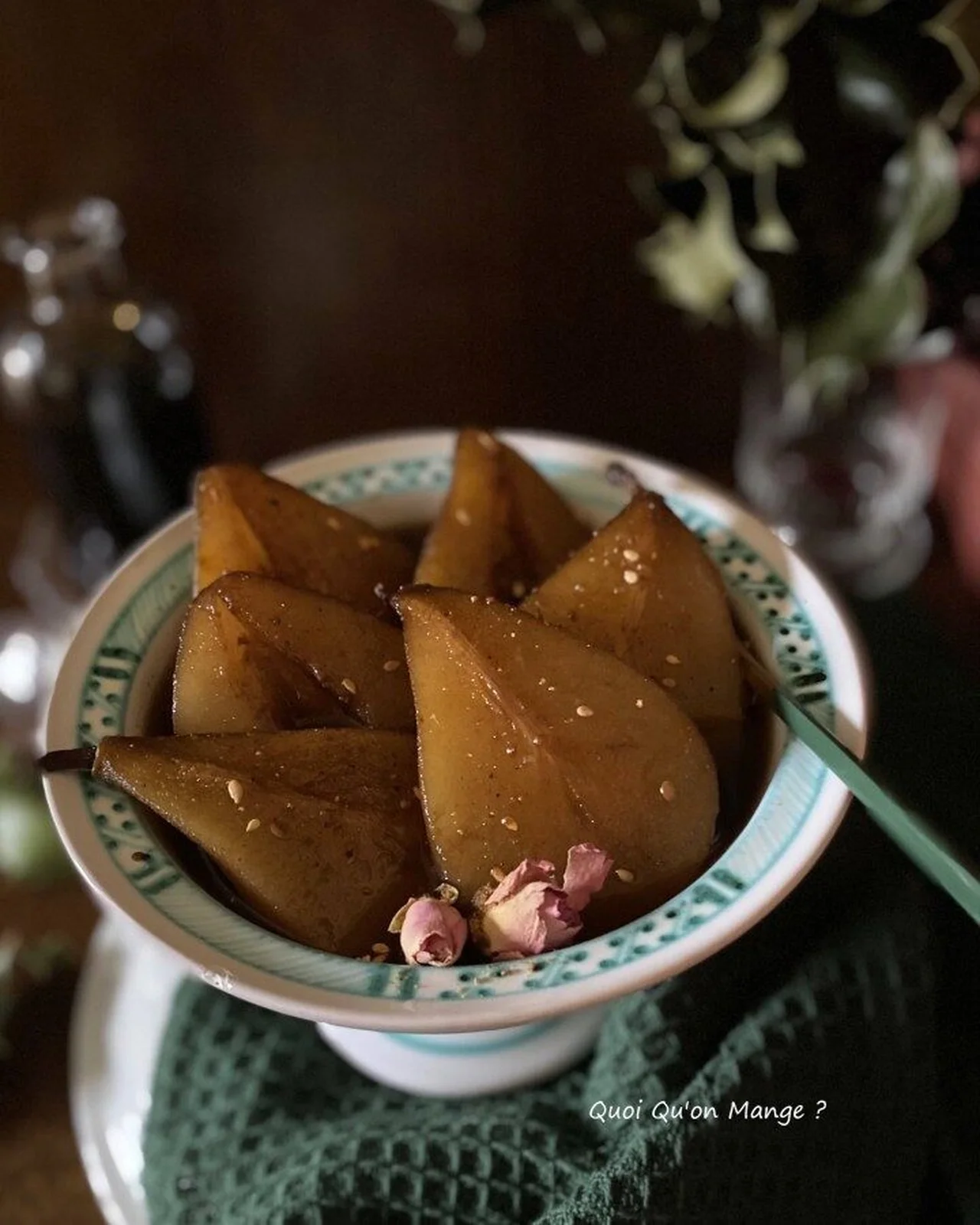 Poires pochées à la crème de cassis