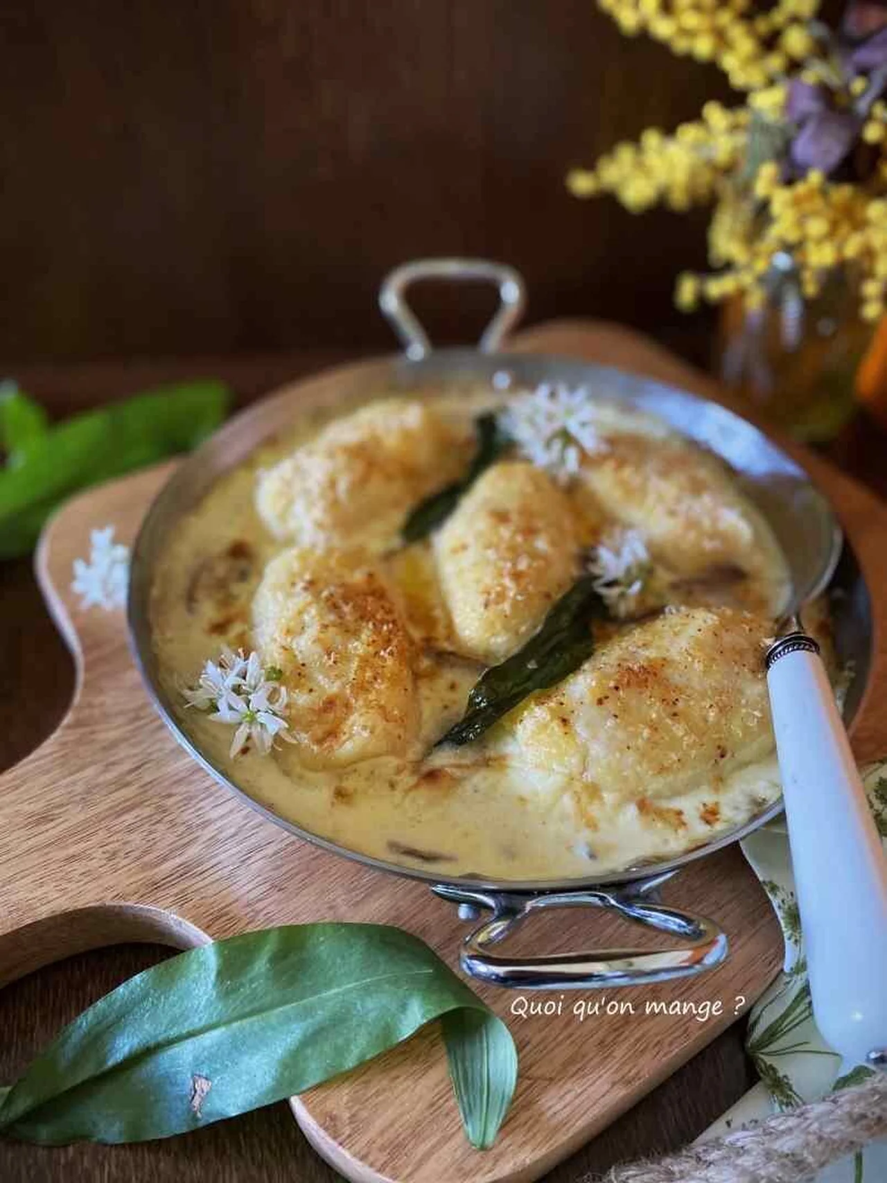 Quenelles au Comté, sauce crème ail des ours