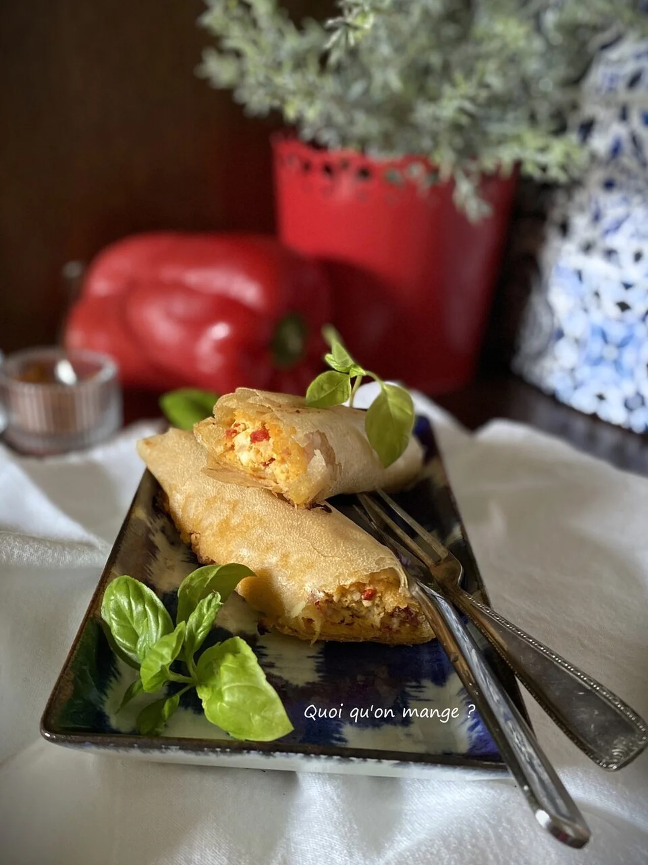 Roulés feuilletés au poivron rouge, feta et paprika