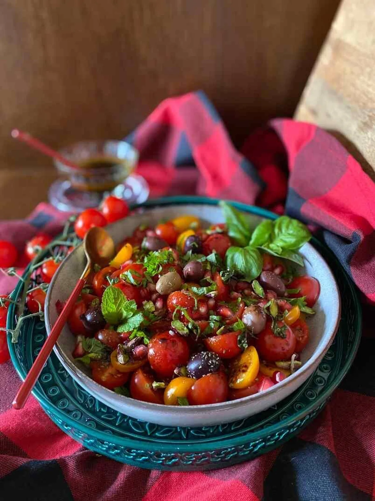 Salade de tomates cerises à la mélasse de grenade