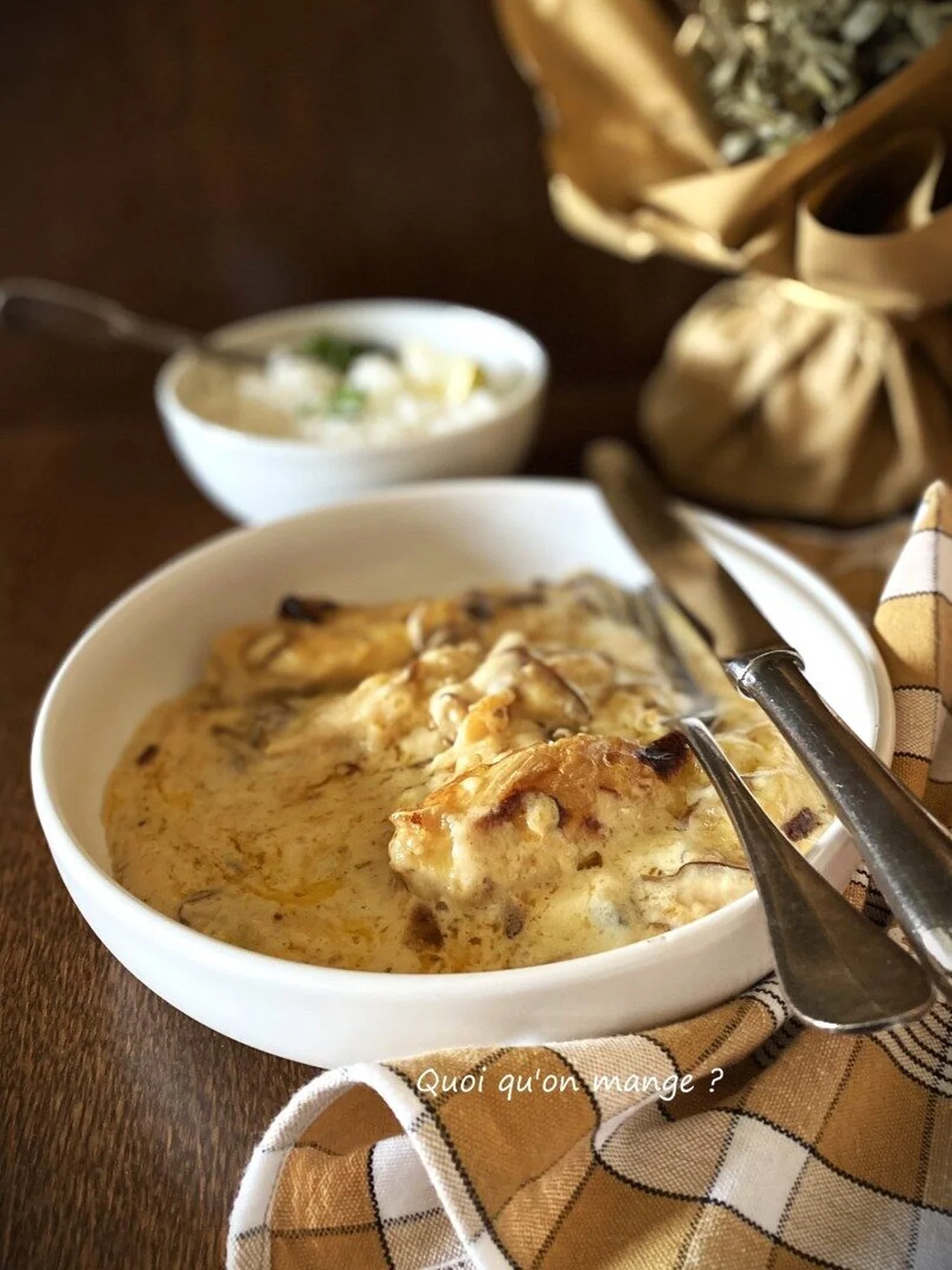 Suprêmes de poulet aux champignons, sauce au Munster
