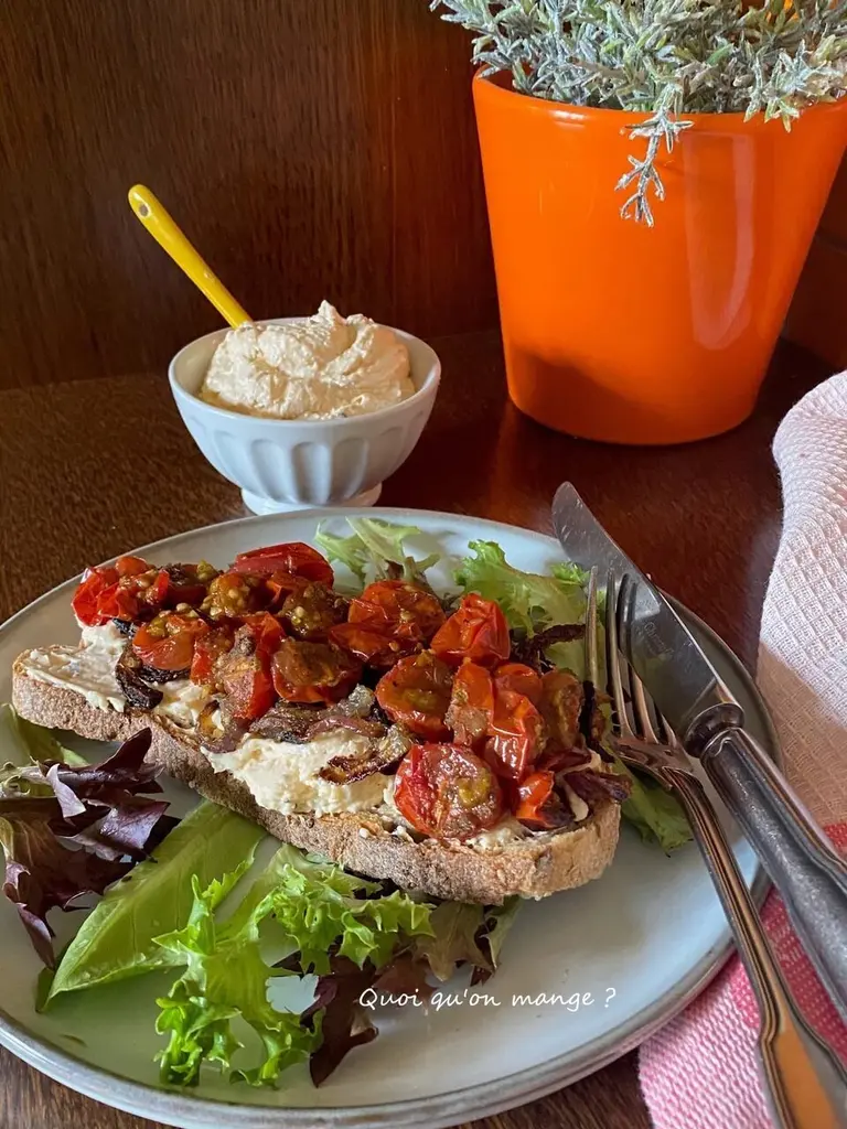 Tartines tomates rôties, crème de feta et zaatar