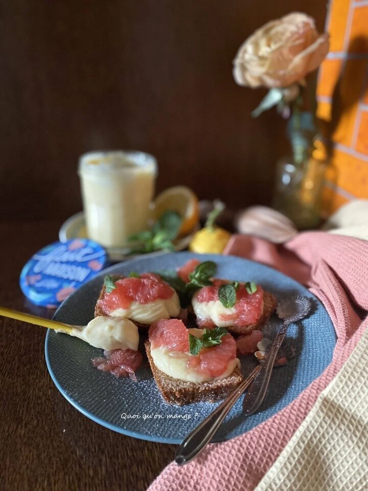 Tartines pain d'épices, crème citron et pamplemousse