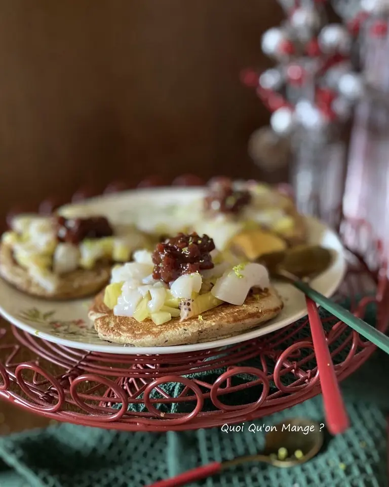 Carpaccio de St Jacques sur blinis au sarrasin