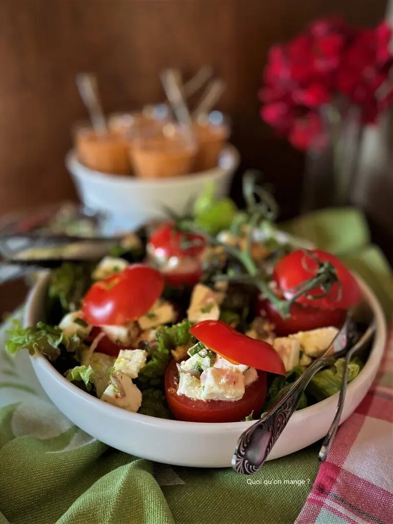 Tomates farcies au chèvre et gaspacho tomates-fraises
