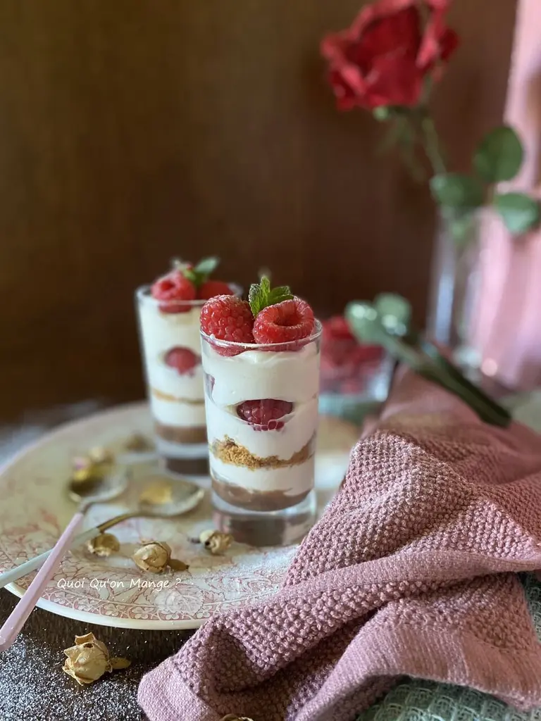 Verrine aux framboises parfumée à la rose