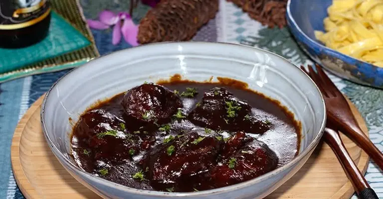 Joues de porc comme une carbonnade flamande