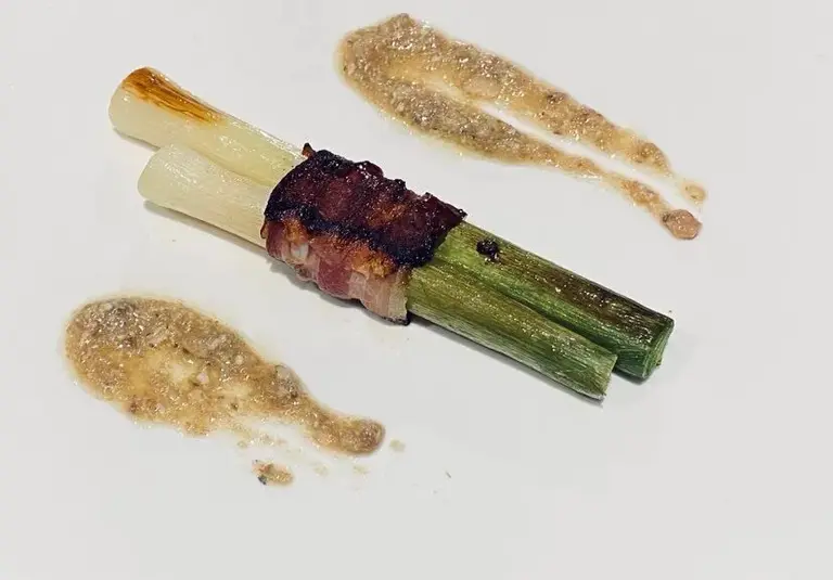 Poireaux crayon sauce aux anchois