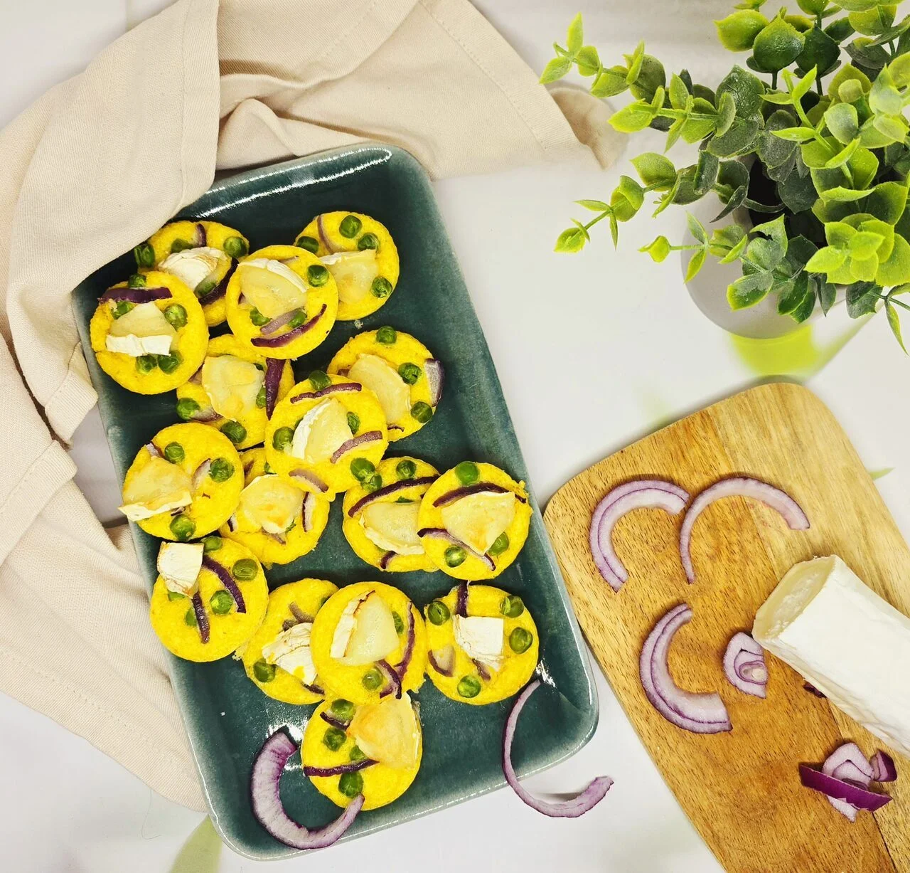 Bouchées de polenta au chèvre et petits pois