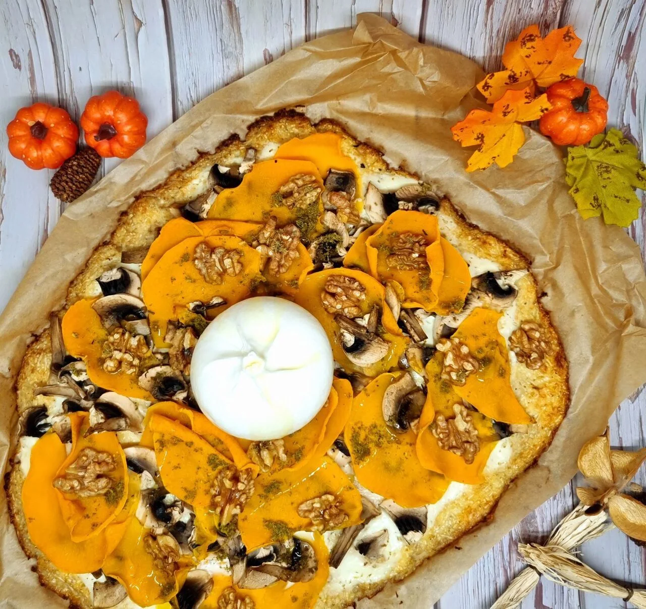 Pizza automnale à la pâte de chou-fleur